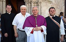 Bild 7 : Die gute Nachbarschaft vlnr: Stefan Gugerel, Rektor der St. Geogrskathedrale, Domprobst Karl Pichlbauer, Militärbischof Werner Freistetter und P. Gereon Gschwandtner, Kaplan vom Neukloster